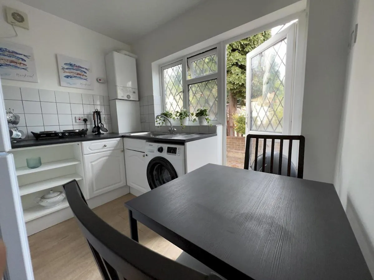 Pass The Keys Cosy Studio Flat Close To Bexleyheath Centre