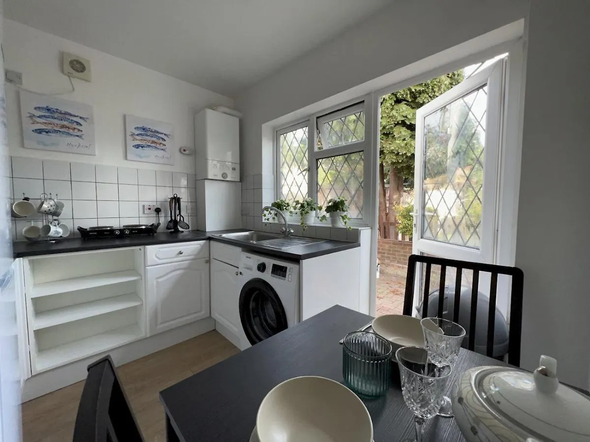 Pass The Keys Cosy Studio Flat Close To Bexleyheath Centre Apartment